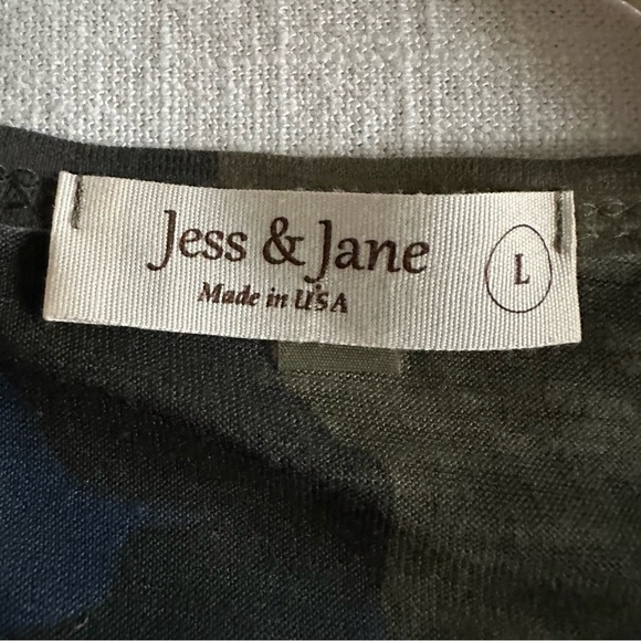 Jess & Jane Kenya Giraffe Animal Print Asymmetrical Shark Bite Tunic Size L - Picture 4 of 8